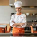 découvrez le métier de cuisinier : missions, compétences, formations et débouchés pour réussir dans le secteur de la restauration.