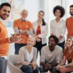 découvrez la fiche métier des professionnels de l'animation socioculturelle : missions, compétences, formations et débouchés pour animer la vie sociale et culturelle.