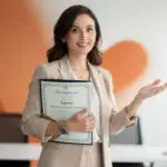 découvrez la fiche métier d'éducateur spécialisé : diplômes requis, missions principales, et informations sur la rémunération pour exercer ce métier engagé.